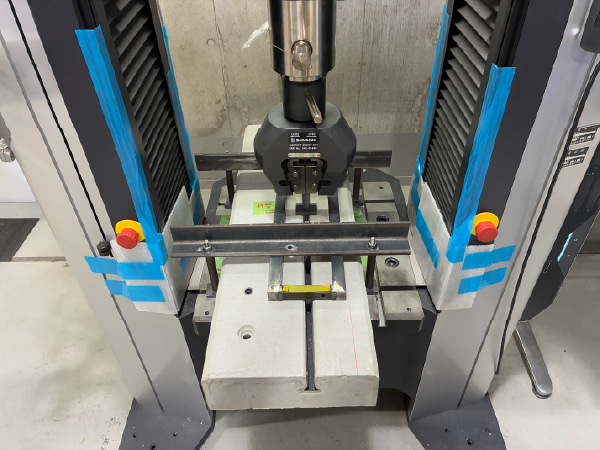 ボルト引抜試験の様子